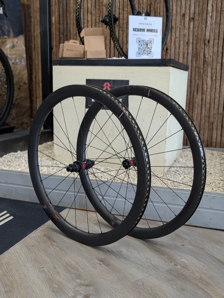 Set Ruote Gravel Reserve 40|44 Carbon – Mozzi DT Swiss 240